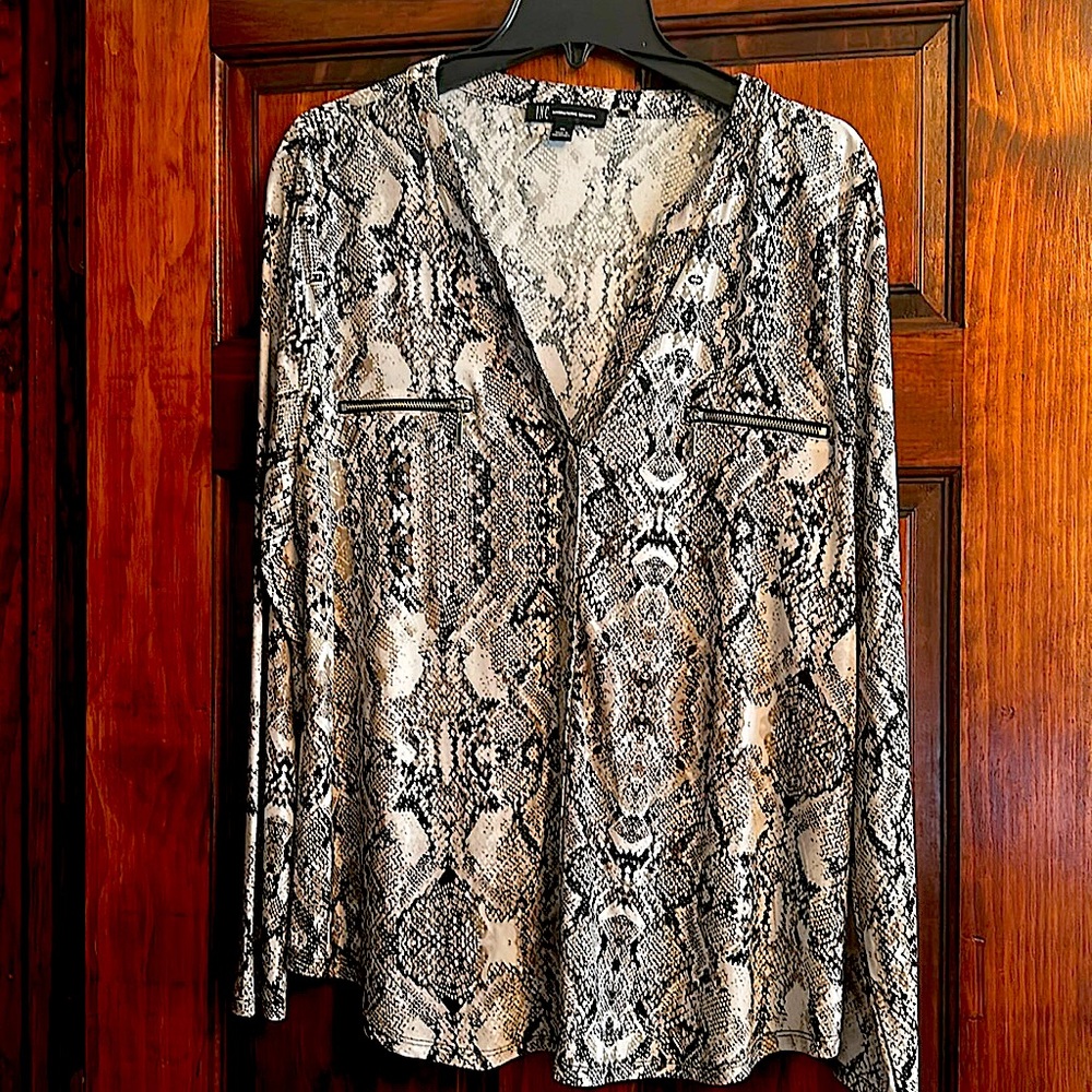 INC ladies XL long sleeved blouse